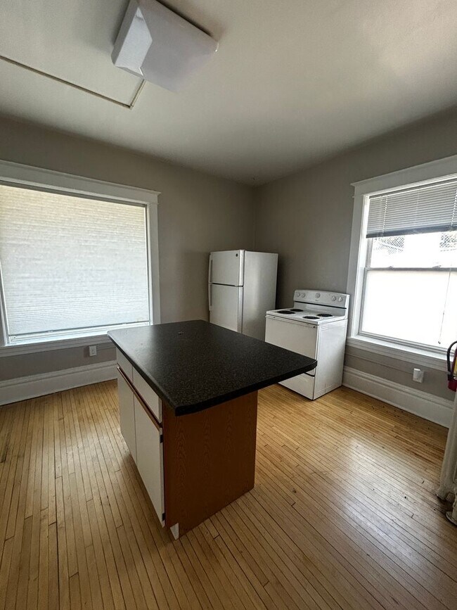Foto del edificio - 214-216 N 2nd Ave E
