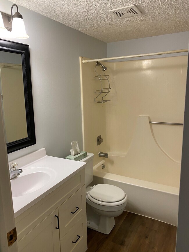 Baño - 1825 Knox St