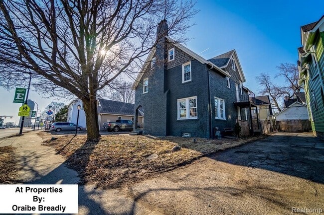 Building Photo - 959 Washtenaw Ave