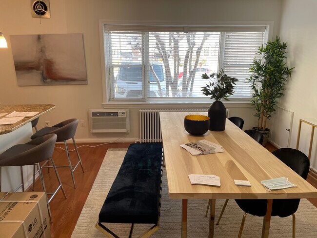 Building Photo - 7036 Strathmore St