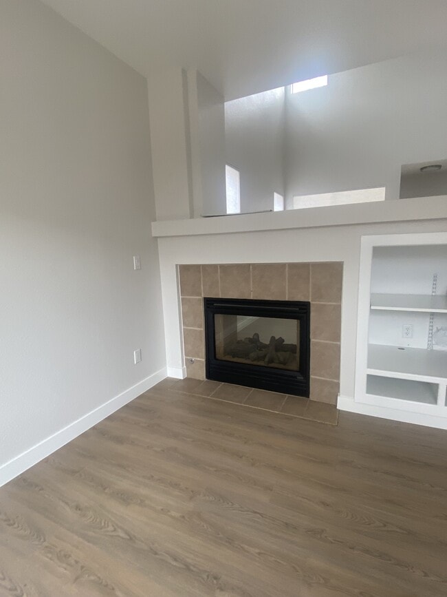 Foto del edificio - 1341 N Stratton Ave