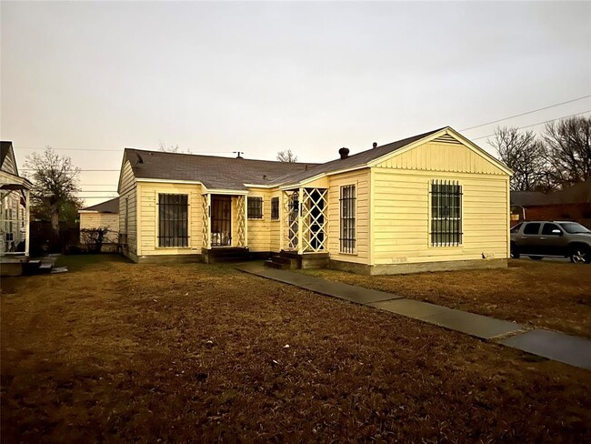 Building Photo - 2330 Seevers Ave