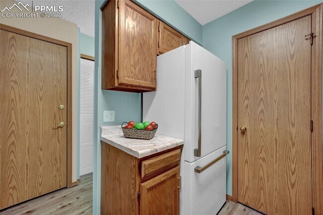 Building Photo - 3467 Queen Anne Way
