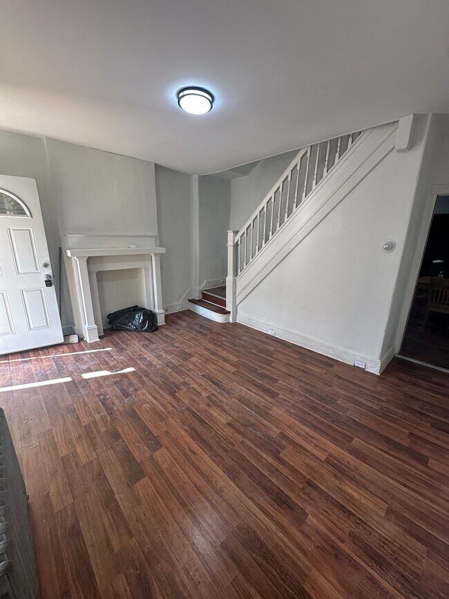 Foto del edificio - 2 Bedroom, 1 Bath Rowhome available today!