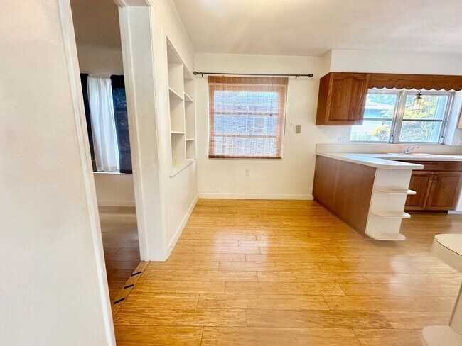 Foto del edificio - Beach Home Available Now in Redington Beach!