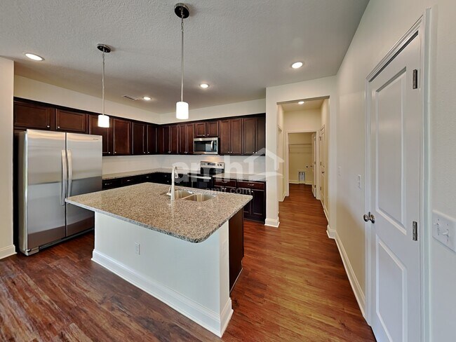 Building Photo - 314 Banyan Frst Dr