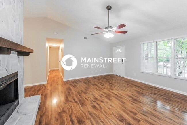 Building Photo - 129 Riverchase Dr