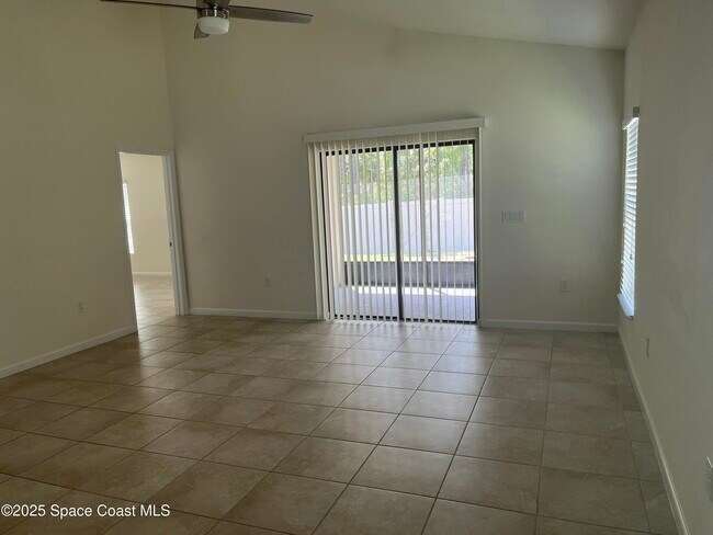 Foto del edificio - 1343 Musgrass Cir