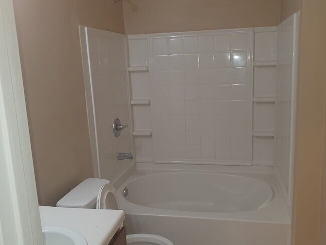 Foto del edificio - 5104 Fairington Ridge Cir