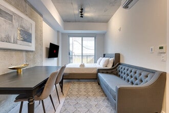 Building Photo - 742 Rue William