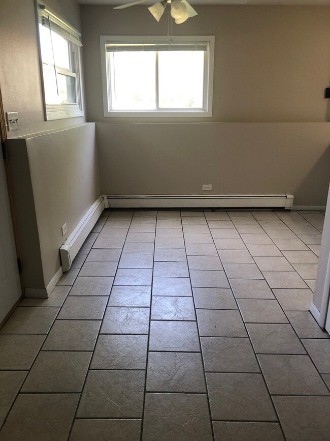 Building Photo - Cute 3 bedroom and 2 bathroom duplex