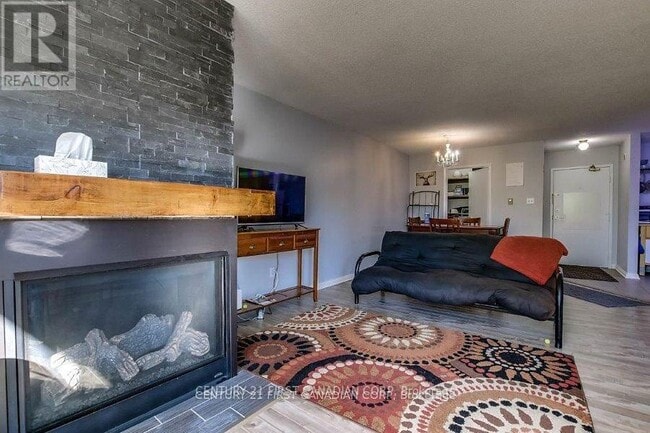 Building Photo - 5 Jacksway Crescent