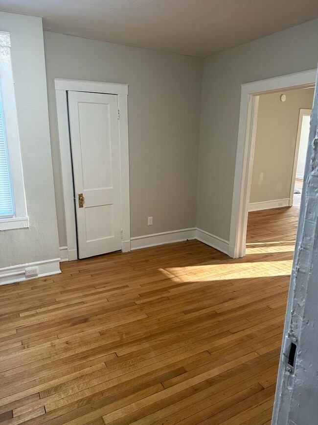 Foto del interior - Renovated 2 Bedroom Apartment in Northside!