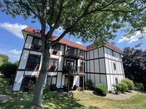 Building Photo - 13 Skyline Dr