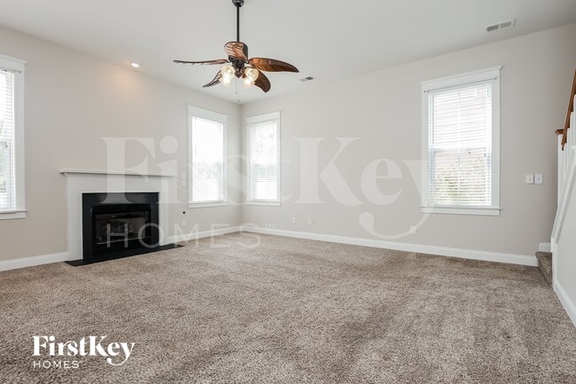Building Photo - 228 Silverwood Ln