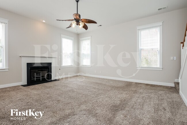 Foto del edificio - 228 Silverwood Ln