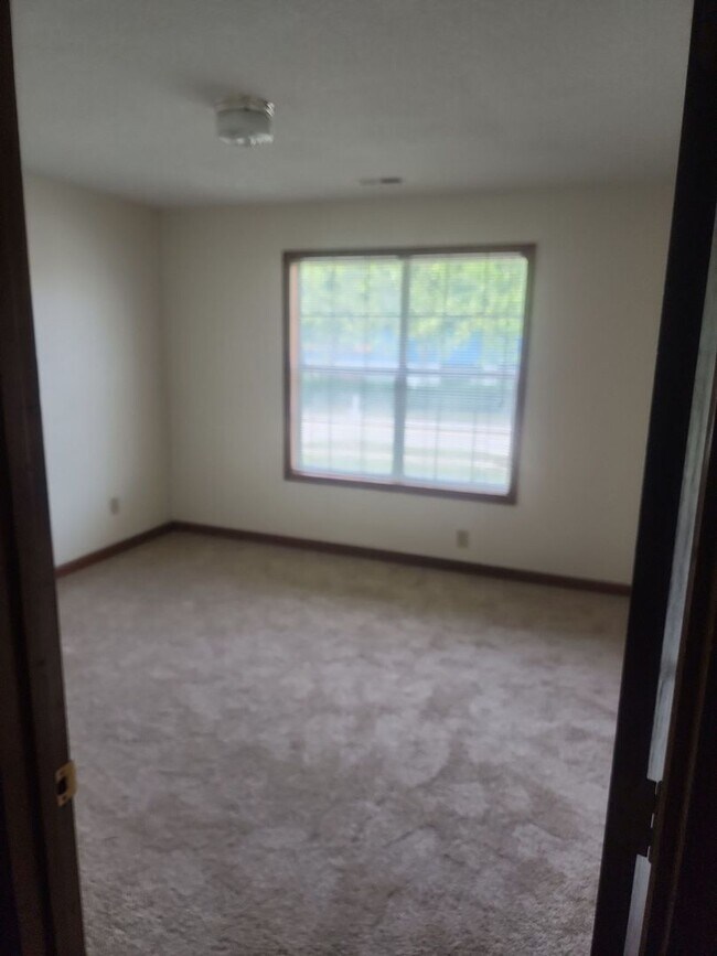 Foto del edificio - 3505 Lake Woodard Dr