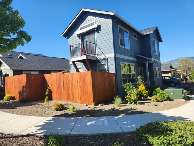Building Photo - COMING SOON - Lovely Talent home - Can be ...