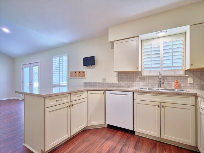 Foto del edificio - 902 Clover Ridge Ave