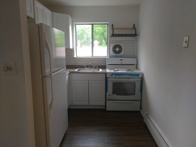 Building Photo - 602 Lareine Ave