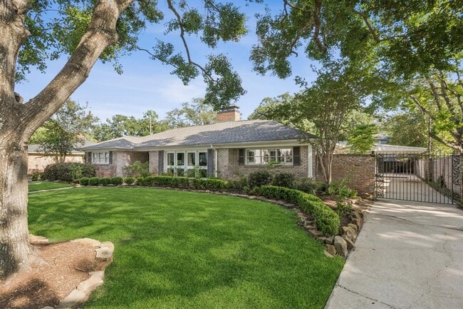 Building Photo - 5659 Chevy Chase Dr
