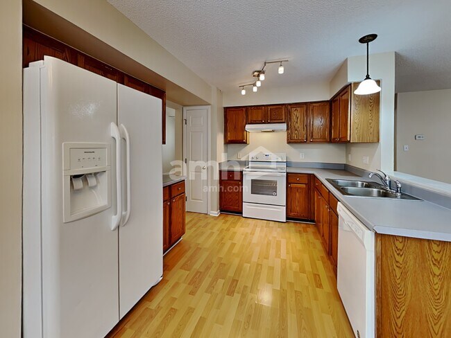 Building Photo - 6800 Fereday Ct