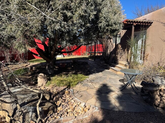 Building Photo - 1029 Cielo Azul St