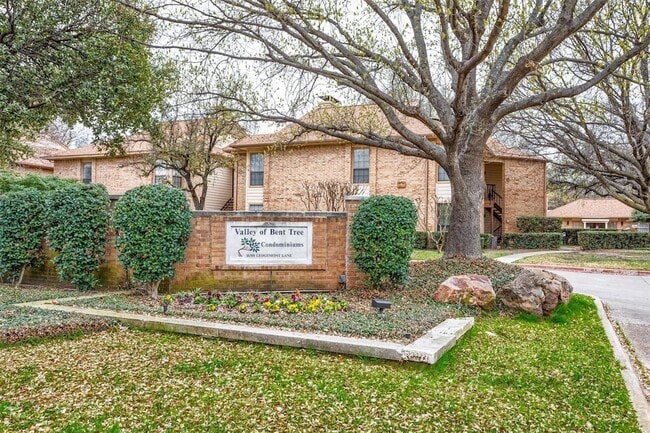 Photo - 16301 Ledgemont Ln Apartment