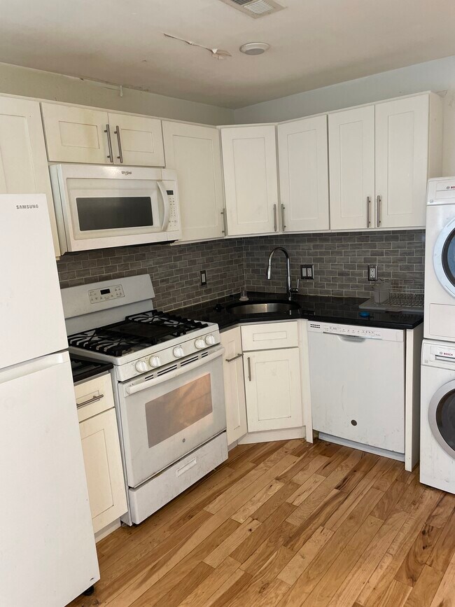 Building Photo - 526 N 31st St