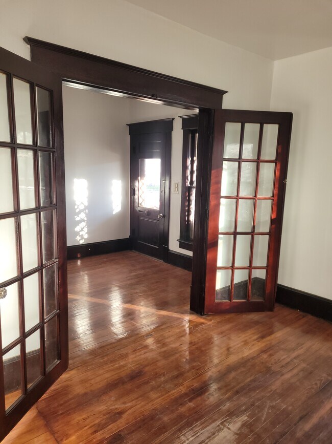 Foyer to living room through French doors - 54 River St
