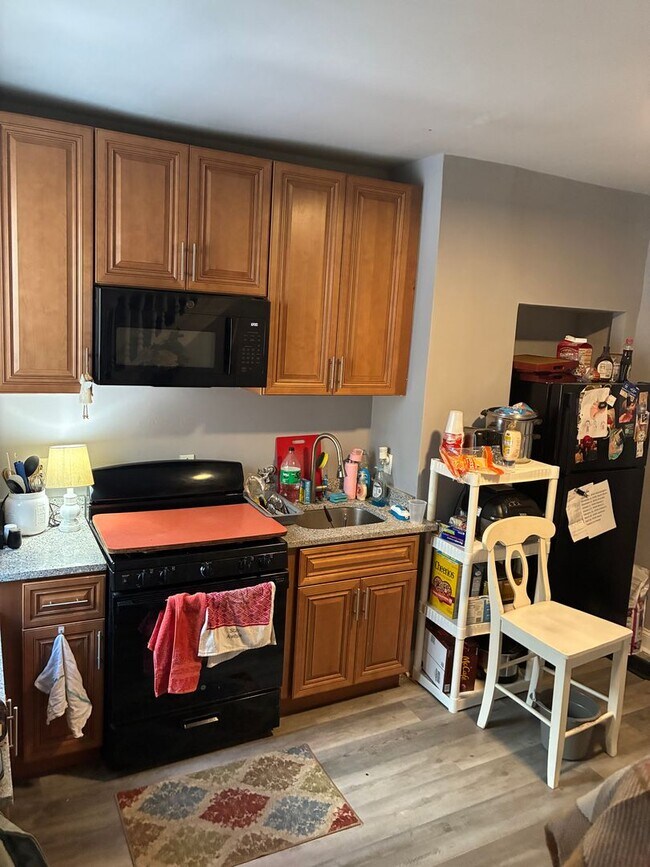 Foto del edificio - 2 Bed 2 Bath Located on Balsam! Ac and Laundry!