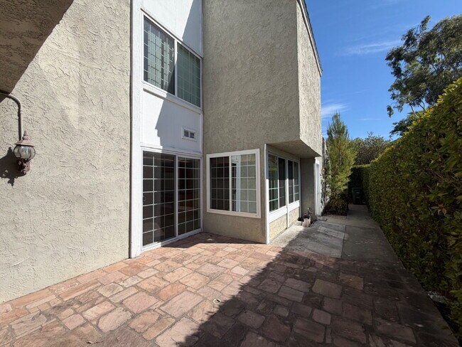 Foto del edificio - Great location in Lake Forest!