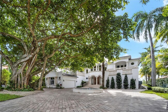 Foto del edificio - 100 Palm Ave