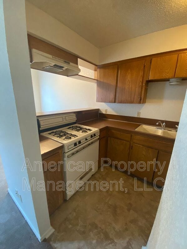 Building Photo - 2303 W Quantico St