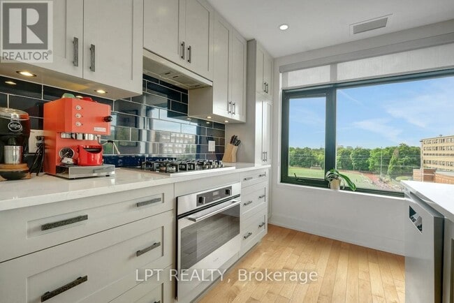 Building Photo - 60 Springhurst Ave