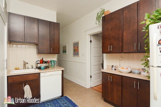 Building Photo - 3616 W Wrightwood Ave
