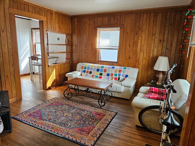 Building Photo - 4 bedroom House Close to U of M! Leasing for Fall 2026!