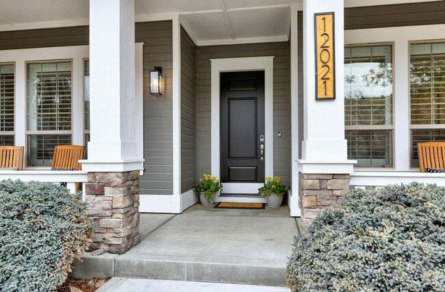 Building Photo - Beautiful home perfect for entertaining