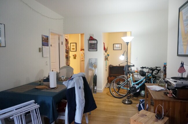 Building Photo - 517 Beacon St