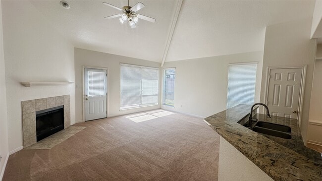 Foto del edificio - 13433 Hidden Valley Dr