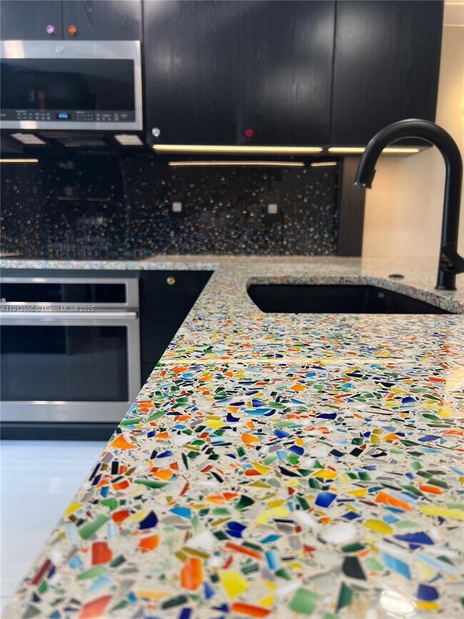 Foto del edificio - 3756 NE 167th St