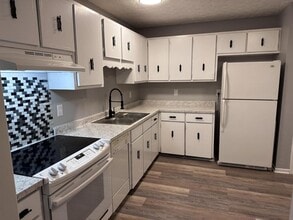 Building Photo - 300 Car-Mol Dr