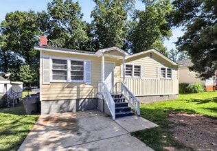 Building Photo - 914 Wainwright Ave