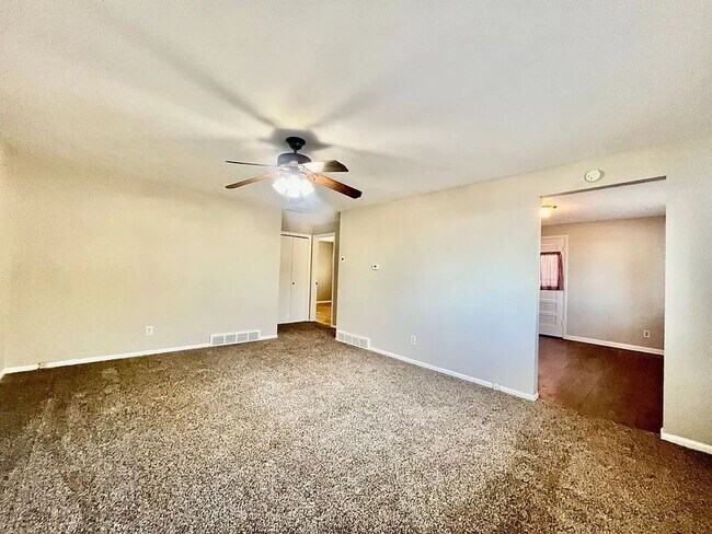 Building Photo - Duplex Unit Now Available!