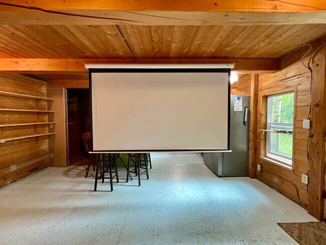 Building Photo - Cute Cabin Available Now!