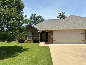 Building Photo - 4085 Stonebridge Dr