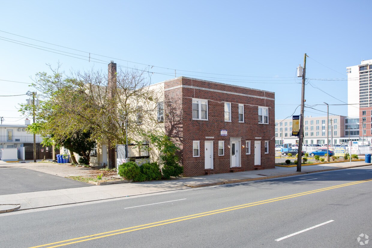 Primary Photo - 3536 Pacific Ave