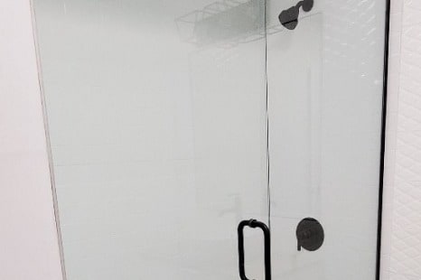 Luxe Shower - 1649 N Sawyer Ave