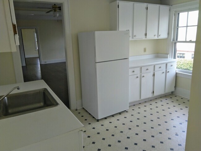 Building Photo - 3113 Delaware Ave