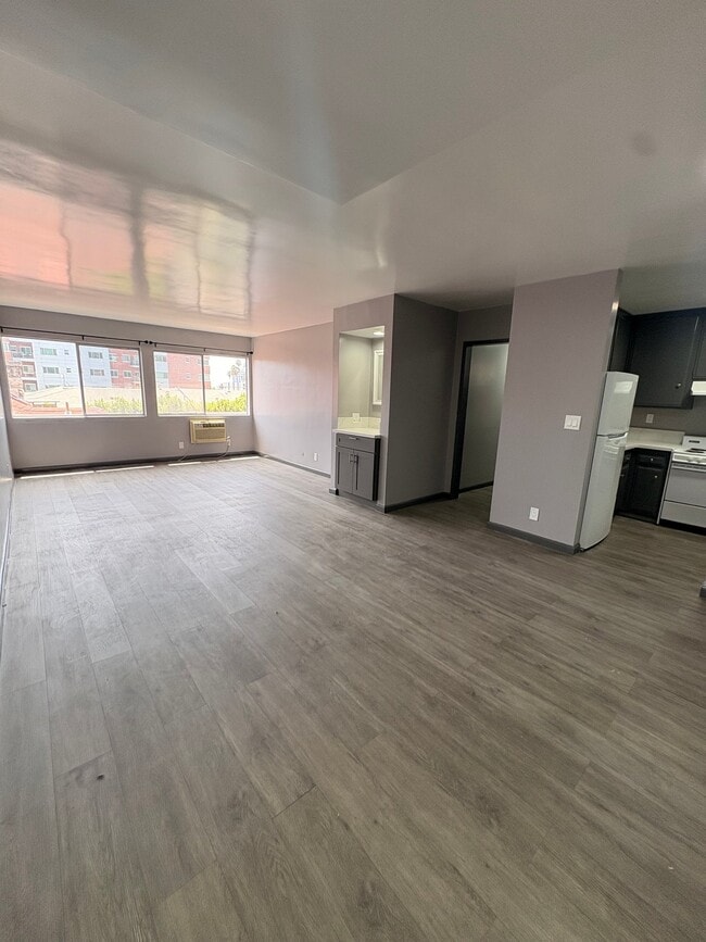 Building Photo - 1825 N Gramercy Pl